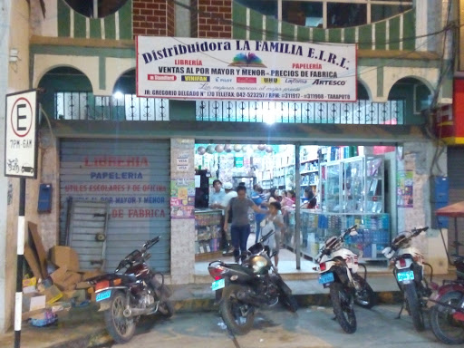 Tienda de suministros escolares La Familia