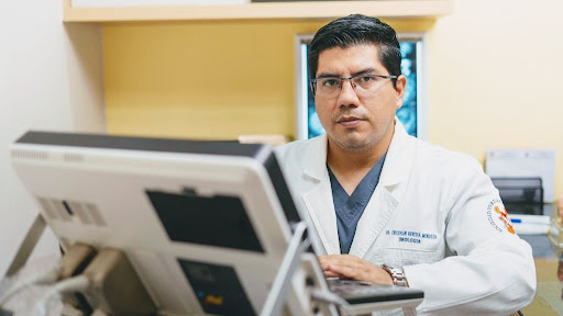 DR. CRISTHIAN HEREDIA M. UROLOGO