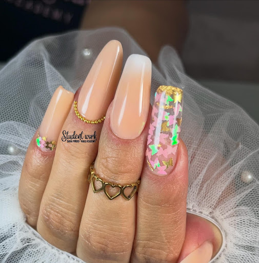 Lucia Delgado _ Nails Academy