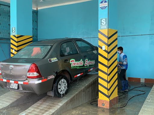 Reyna del Sur Car Wash